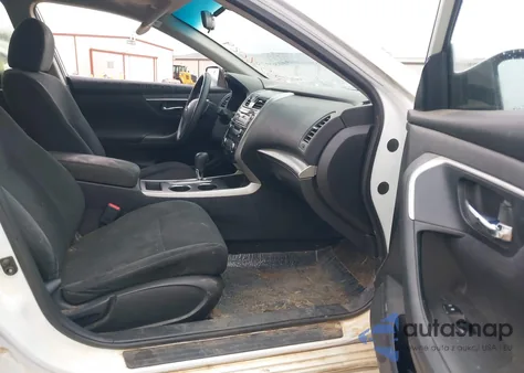 2015 Nissan Altima 2.5 S z USA, uszkodzony, nr VIN 1N4AL3AP4FC165149